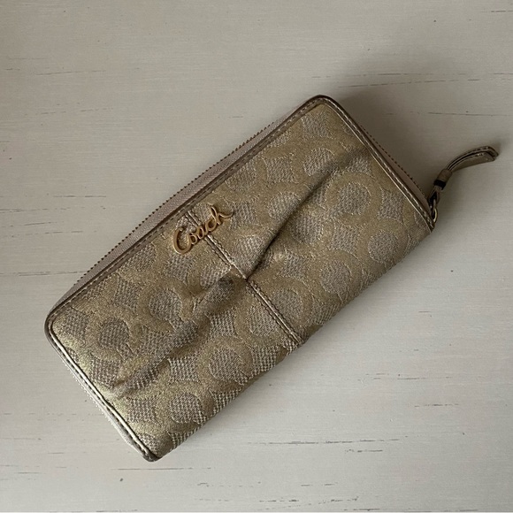 Coach tan and gold monogrammed continental zip around wallet pink interior - Picture 2 of 9